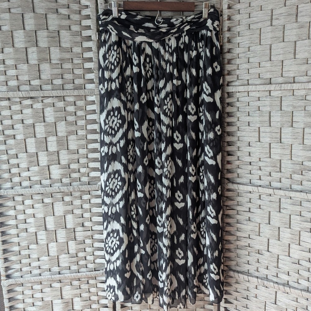 Vince Camuto Black White Ikat Print Chiffon Maxi Skirt Size 10 Pleated Draped